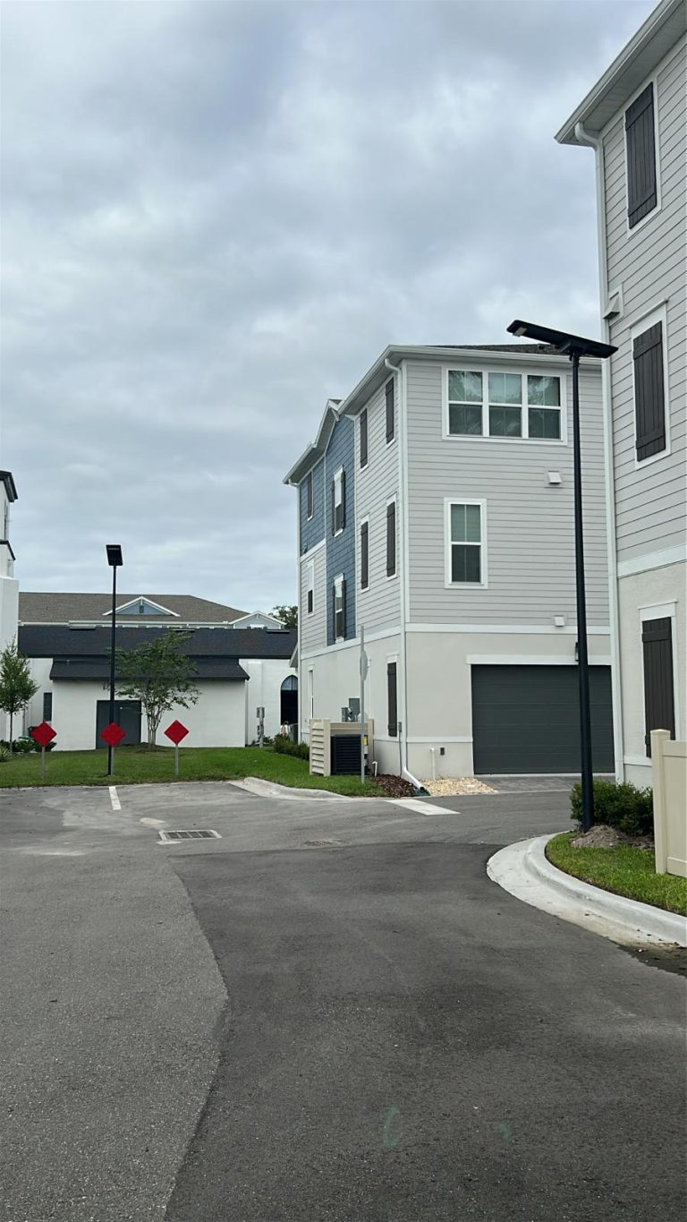 SolarPath solar street light in a K. Hovnanian residential community in Orlando